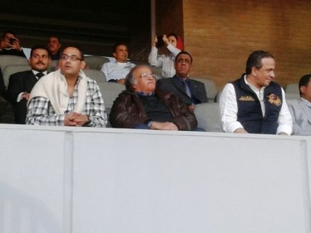رئيس نادي الزمالك في المدرجات 