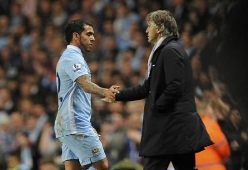 /انشيني يصافح تيفيز