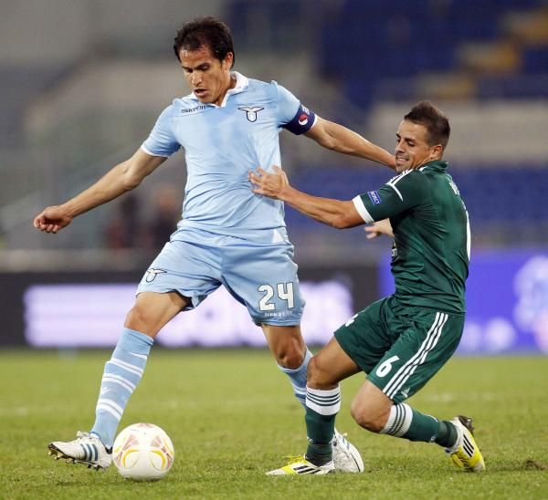 2012-11-08t205044z_879350089_gm1e8b90dar01_rtrmadp_3_soccer-europa_reuters