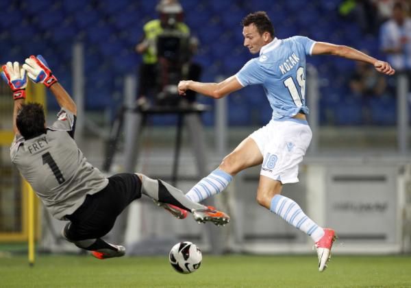 2012-09-23t192654z_400870370_gm1e89o09hr01_rtrmadp_3_soccer-italy_reuters