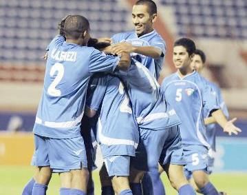 فرحة أزرق الناشئين بتسجيل هدف في لقاء سابق