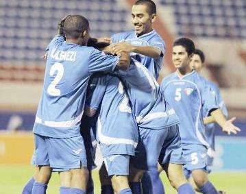 فرحة أزرق الناشئين بتسجيل هدف في لقاء سابق