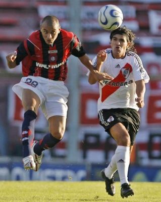 لاعب ريفربلايت الارجنتيني أرييل أورتيجا