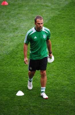 المدرب المساعد هانز فليك