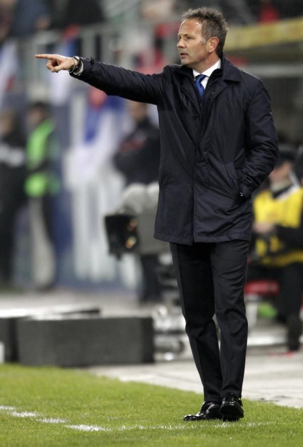 سينيسا ميهايلوفيتش مدرب صربيا