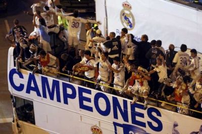 لاعبو الريال يحتفلون