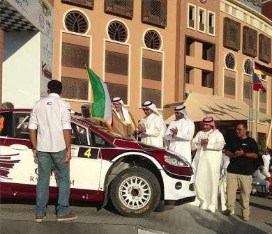 الشيخ سلمان الحمود قبل انطلاق المرحلة الاولى من رالي الكويت