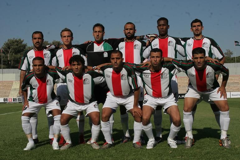 صورة جماعية للمنتخب الفلسطيني وبعدســــة كوووورة