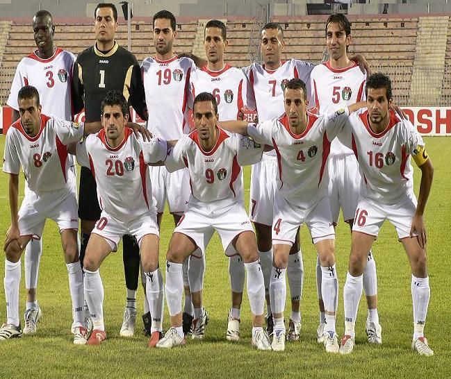 المنتخب الاردني قبل بداية اللقاء وبعدســـــة كووورة 