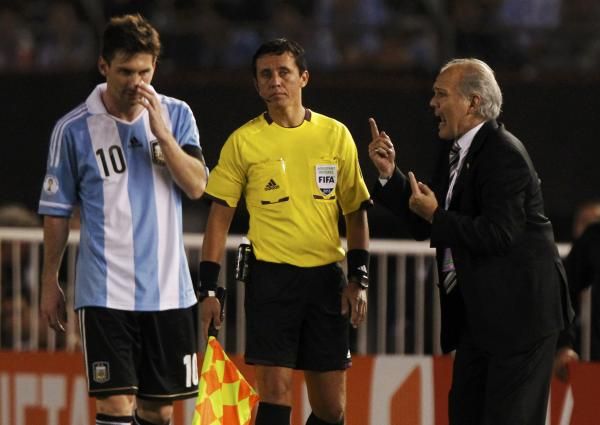 2013-03-23t014356z_1920560041_tb3e93n04sw9f_rtrmadp_3_world-soccer_reuters