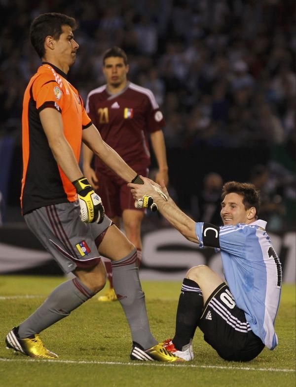 2013-03-23t012154z_60526536_tb3e93n03s68t_rtrmadp_3_world-soccer_reuters