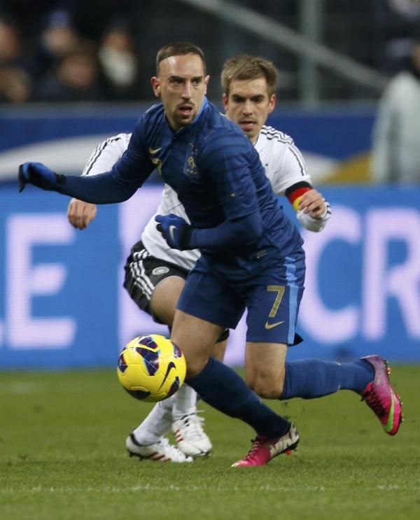 2013-02-06t203438z_1744822471_lr1e9261l5fhv_rtrmadp_3_soccer-friendly_reuters
