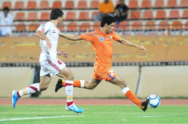 الظفيري بالزي البرتقالي كان سببا في خسارة كاظمة اعتباريا