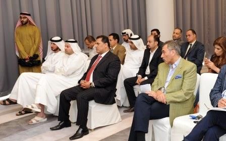 الحضور خلال المؤتمر الصحفي