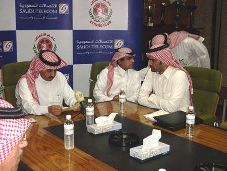 جانب من حفل التوقيع (موقع رابطة جمهور الإتحاد)