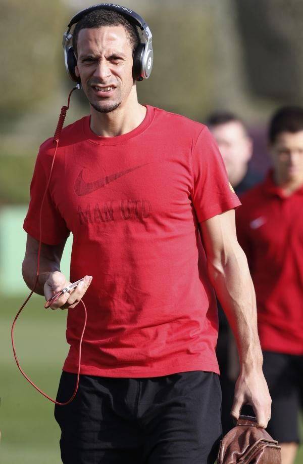 2013-01-21t144324z_1302626023_gm1e91l1r0o01_rtrmadp_3_soccer-england_reuters