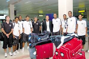 بعثة المنتخب العماني تغادر إلى جاكرتا