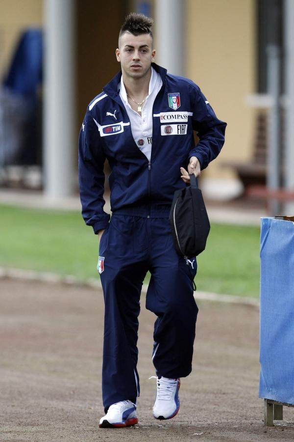 2012-10-09t120424z_417582043_gm1e8a91jpf01_rtrmadp_3_soccer-italy_reuters