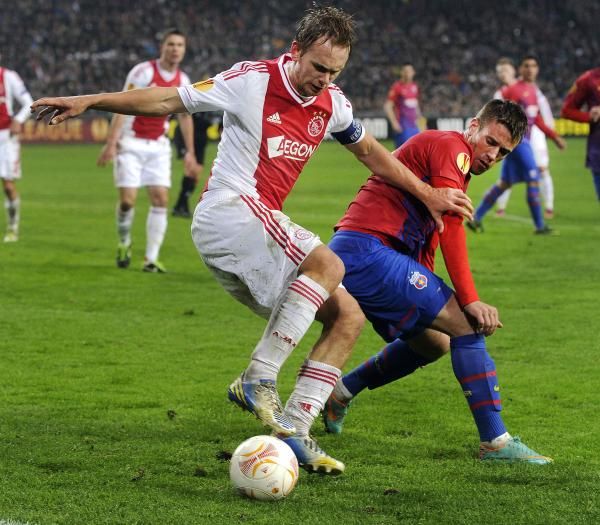 2013-02-14t202608z_557550026_gm1e92f0c7r01_rtrmadp_3_soccer-europa_reuters