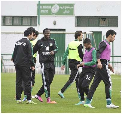 جانب من تدريب العربي على الملعب الفرعي بنادي الرجاء