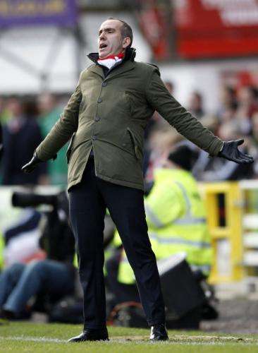 2012-01-07t153247z_01_dst05_rtridsp_3_soccer-england-cup_reuters