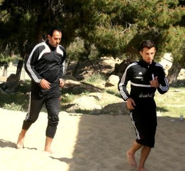 محمد جمال وأحمد الياس وتدريبات على الرمال 