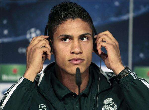 فاران خلال المؤتمر الصحفي قبل مباراة جلطة سراي