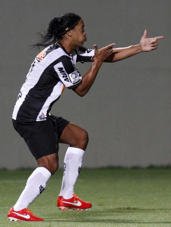 2013-04-04t032554z_1546776812_gm1e9440vov01_rtrmadp_3_soccer-latam-libertadores_reuters