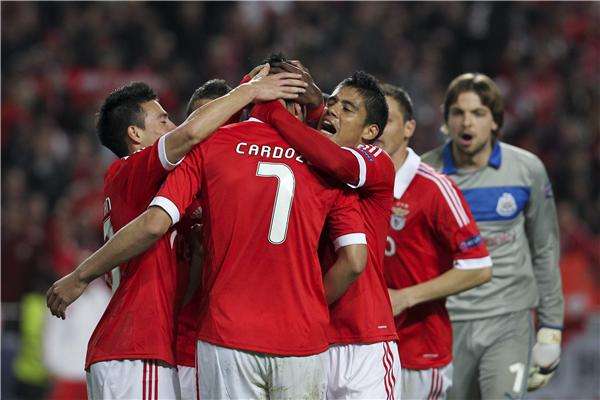 كاردوزو يحتفل مع زملائه بالتسجيل