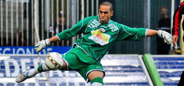 رودريجو كافي حارس نافال السابق