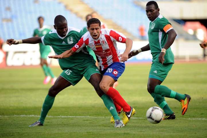 لقطة من لقاء الذهاب بين الفريقين