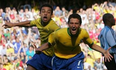 لاعب خط الوسط البرازيلي بلومر ايلانو