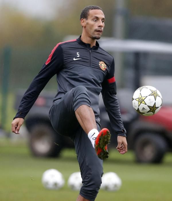2012-10-22t104456z_669427242_gm1e8am1g1g01_rtrmadp_3_soccer-champions_reuters