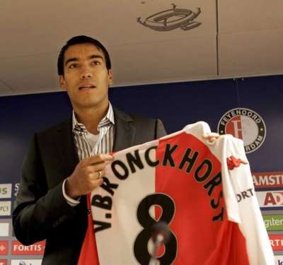  جيوفاني فان برونكهورست يحمل قميص فينوورد الهولندي