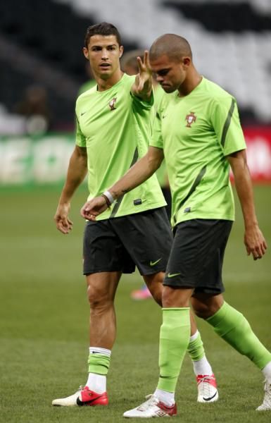 2012-06-26t180609z_1304680157_gm1e86r05st01_rtrmadp_3_soccer-euro_reuters
