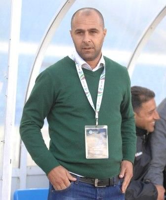 المدير الفني الجديد مالك حسون خلال المباراة
