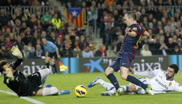 لقطة من المباراة السابقة بين برشلونة وسرقسطة