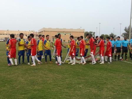 لاعبو االساحل يقدمون الزهور للفحيحيل المتوج باللقب قبل مباراة اليوم 