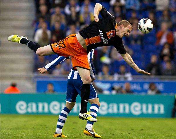 لقطة من مباراة فالنسيا وإسبانيول