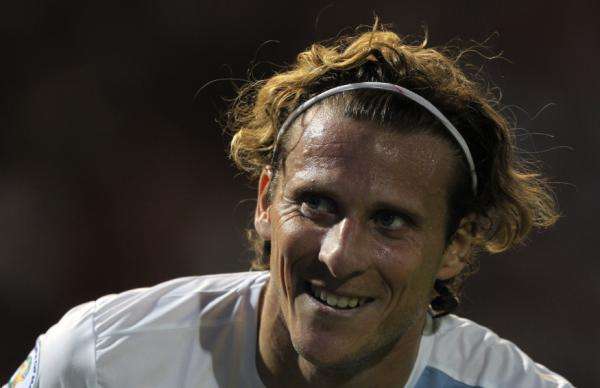 2012-10-13t005637z_589319532_gm1e8ad0osv01_rtrmadp_3_soccer-world_reuters