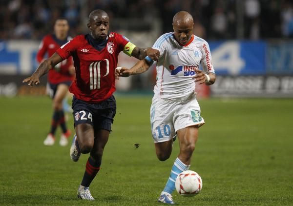 مافوبا بقميص ليل على اليسار