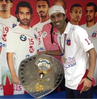 وليد علي وفرحة الفوز بدرع الدوري الممتاز