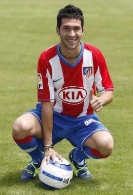 غارسيـا مرتديـا ً قميـص فريقـه الـجـديـد