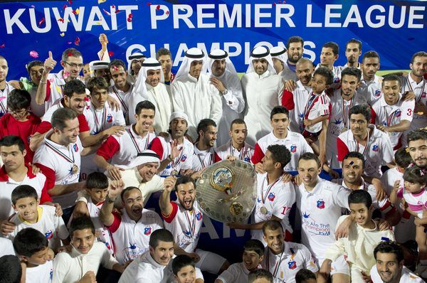فرحة مجلس ادارة نادي الكويت واللاعبين بالتتويج بلقب الدوري الكويتي