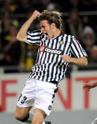 انطونيو فلورو فلوريس محرز هدف جنوة