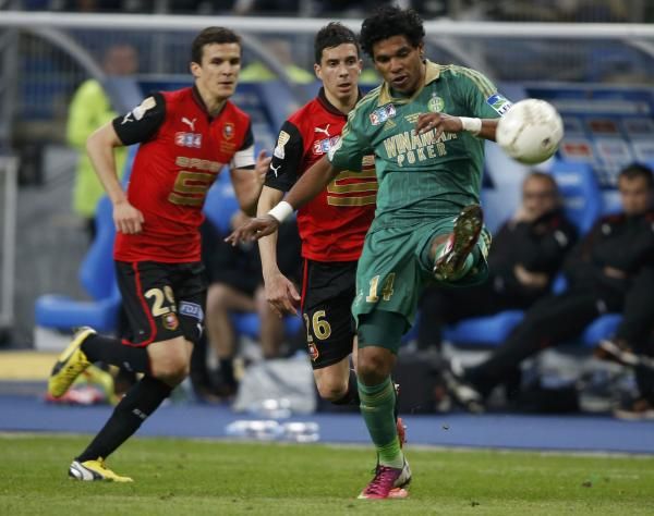 2013-04-20t195138z_109093167_lr1e94k1j5rup_rtrmadp_3_sport-soccer_reuters