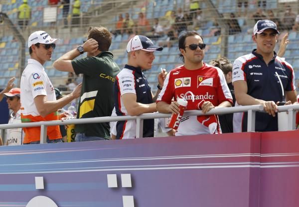 2013-04-21t111205z_154463612_sr1e94l0v3s01_rtrmadp_3_motor-racing-prix_reuters
