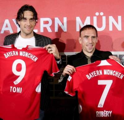 فرانك ريبيري(يمين) - أكبر صفقة عقدها بايرن ميونيخ هذا الصيف