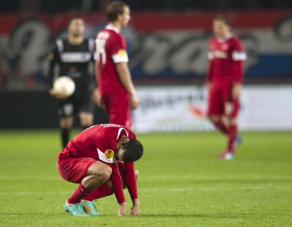 2012-11-08t221808z_1460600673_gm1e8b90hfw01_rtrmadp_3_soccer-europa_reuters