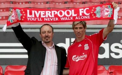 توريـس وبـيـنـيـتـز يحمـلان وشــاح ليـفـربــول